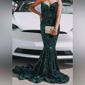 EMERALD - PORTIA & SCARLETT Prom Dress Size small or 5-7 *can be altered*